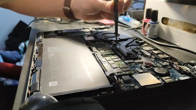 Замена термопасты на Dell Latitude 5480 смотреть онлайн