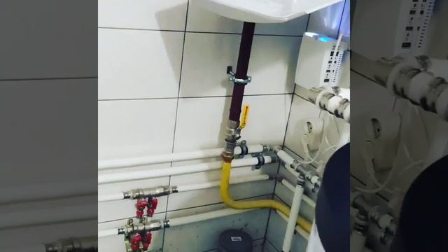 Газовый настенный котел Vaillant резервный электрический. смотреть онлайн