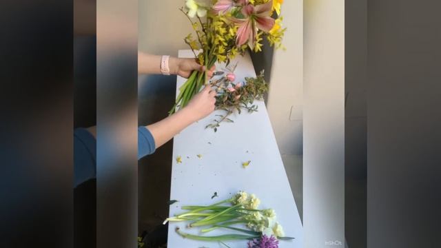 Букет на 8 Марта смотреть онлайн