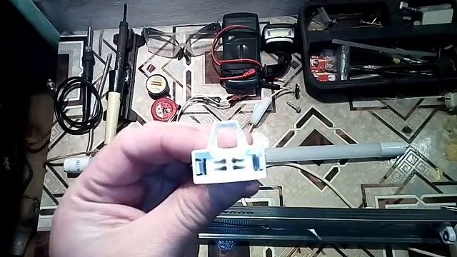 Самодельный дешёвый светильник под светодиодные лампы для промышленных помещений. смотреть онлайн