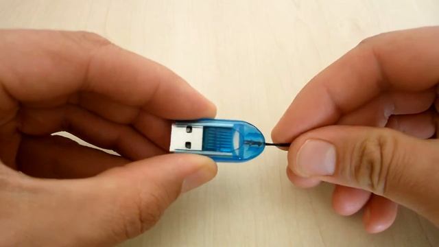 DealExtreme - MicroSD TransFlash USB Card Reader