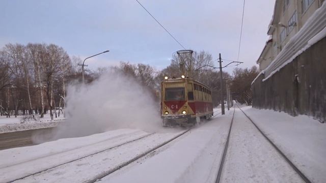 Новокузнецкий трамвай. Снегочисты С-34 и С-1. смотреть онлайн