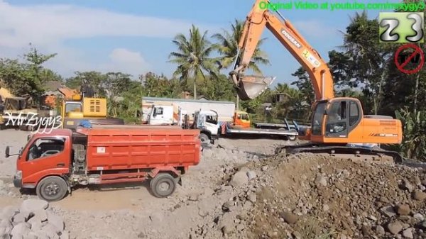 Doosan DX225 LCA Excavator Loading Toyota Dyna Dump Truck