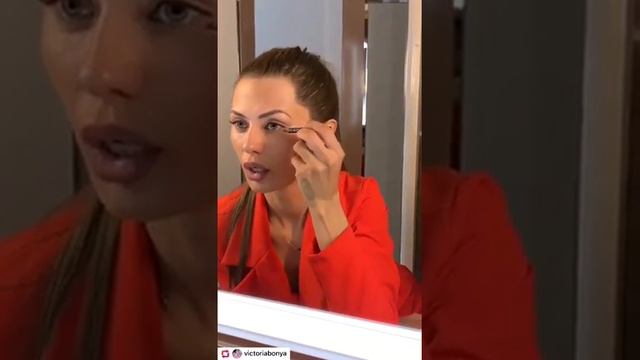 Виктория Боня. Эффект больших глаз или как я рисую стрелки! смотреть онлайн