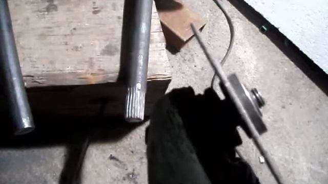 Самодельный мини трактор "Дачник 4х4".Нарезаем шлицы. (Часть 2) смотреть онлайн