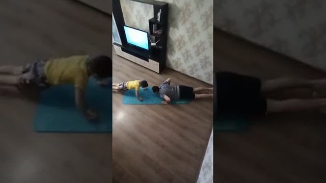 Каждый ребенок копирует своего родителя. смотреть онлайн