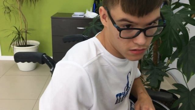 В Парикмахерской испортили длину волос. смотреть онлайн