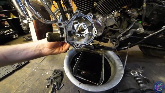 Honda VT 750 Shadow ЗАМЕНА ТЕКУЩЕЙ ПОМПЫ смотреть онлайн