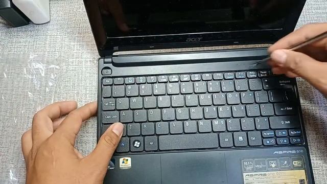 ACER ASPIRE ONE D255E REPLACING KEYBOARD
