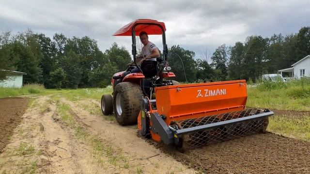 Посадка газона -  стоунбурьер ZimAni SBZ. Минитрактор ZimAni B2741.