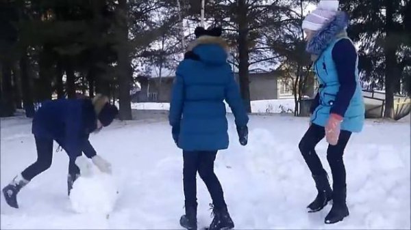 Снова лепим! Даша застряла в сугробе!