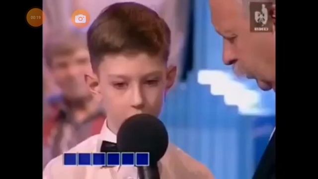 вышел заяц на крильцо пачисать своё яйцо