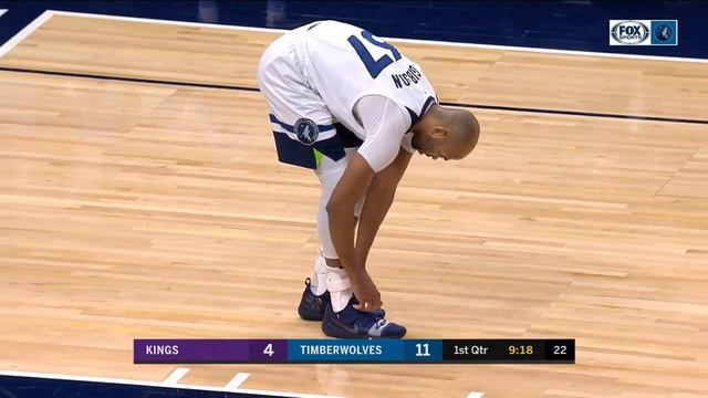 HIGHLIGHTS: Wolves' Taj Gibson plays defense while holding his shoe смотреть онлайн