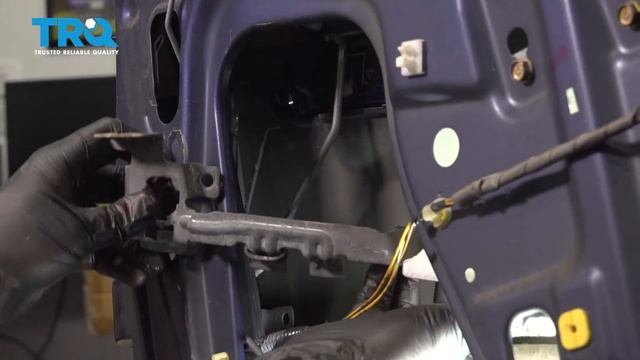 How to Replace Exterior Driver Door Handle 2001-2005 Honda Civic смотреть онлайн