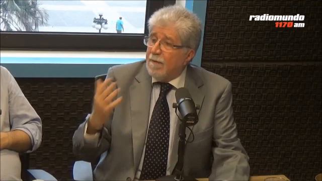 Esteban Valenti habla sobre Mario Bergara смотреть онлайн