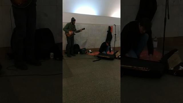 Музыка в метро - @daYa_music 3 смотреть онлайн