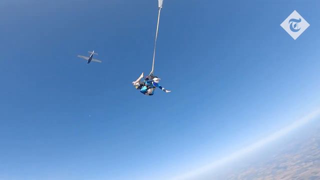 Британка отпраздновала 102-й день рождения прыжком с парашютом. смотреть онлайн