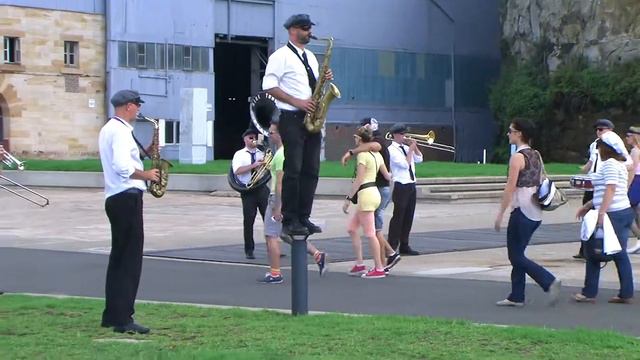 Blue Tongue Brass Band - Mercy, Mercy, Mercy смотреть онлайн