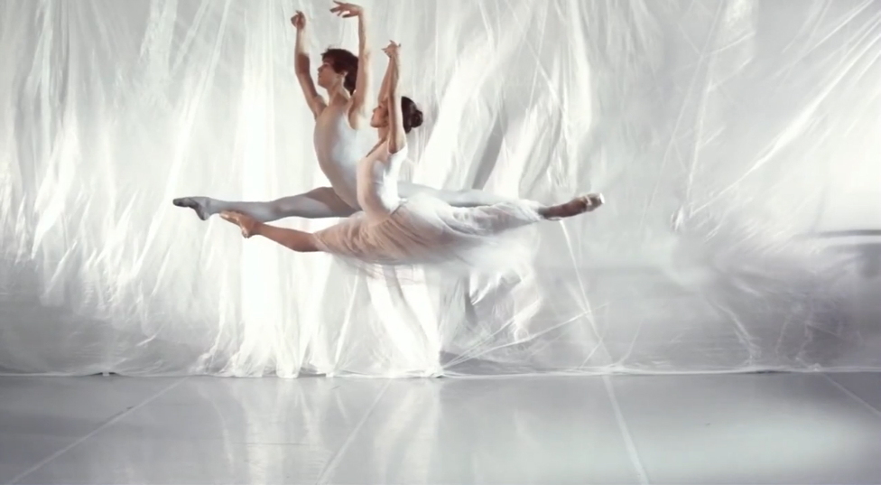 Артисты Staatsballett Berlin в замедленной съемке смотреть онлайн