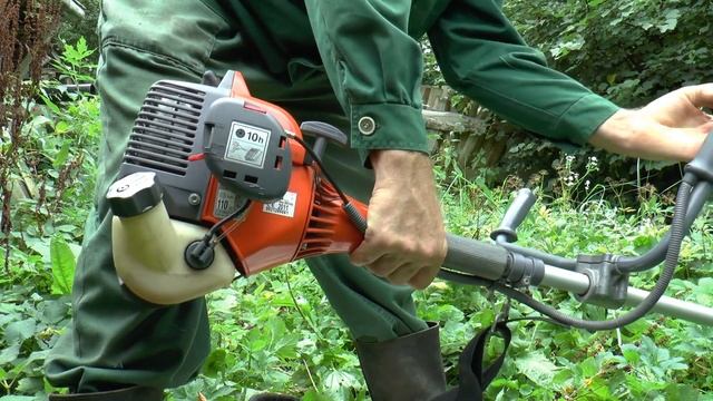 Oleo-Mac SPARTA 25 - триммер бензиновый, демонстрация работы. смотреть онлайн