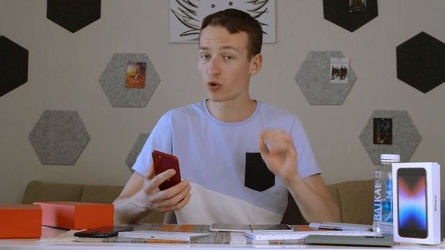 Честный обзор iPhone SE 3 на всё лето! смотреть онлайн