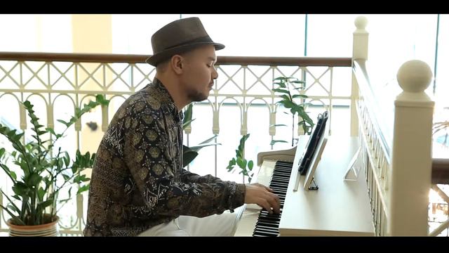 Pop music in restaurant. Фоновая музыка в ресторане. смотреть онлайн