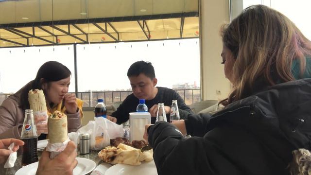 Amazing Large Shawarma at Armenia | Eating at the food court with our Tour Guide смотреть онлайн