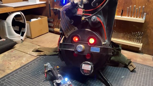 80% Scaled GB2 Proton Pack смотреть онлайн