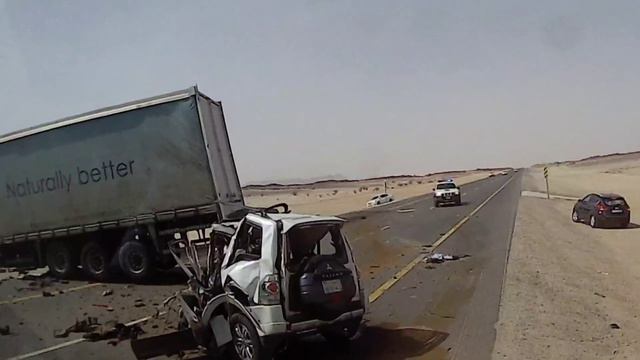 salpukan. TRAILER VS PAJERO.. road to bisha salubungan. смотреть онлайн