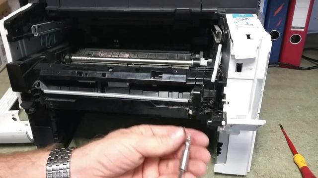 Ausbau MP-Tray Kyocera FS-4100 ? смотреть онлайн