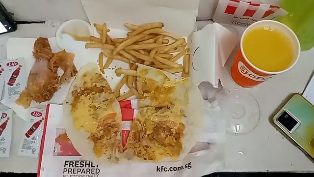 Superstar⭐🌟💫Celebrity Kurt Tay Eat KFC NEW🆕Cheesy Zinger Meltz On 11 September 2022(Sunday) смотреть онлайн