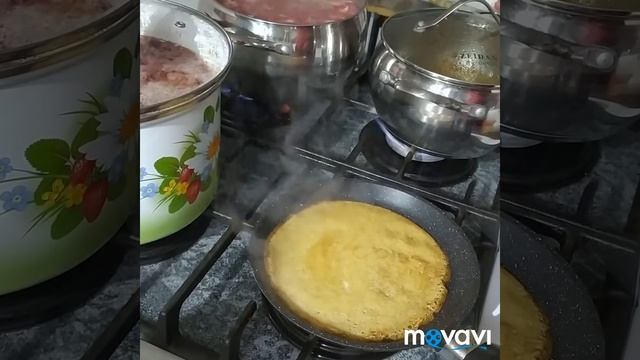 Дрожжевые блины на молоке. Тонкие, с дырочками блины. Как приготовить смотреть онлайн