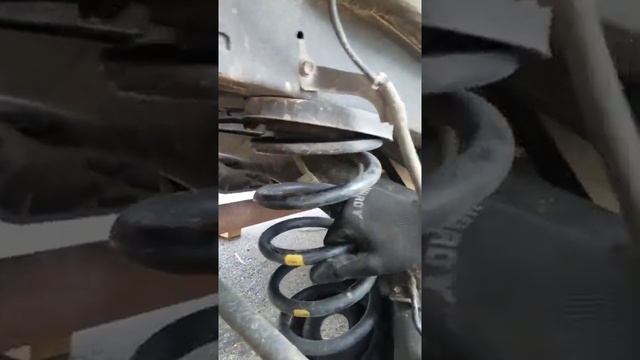 Replace the Rear Spring Coils | Toyota Sienna 2006 смотреть онлайн