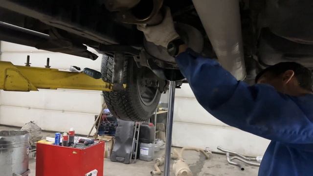 Установка глушителя BORLA TOURING на RAM 1500 смотреть онлайн