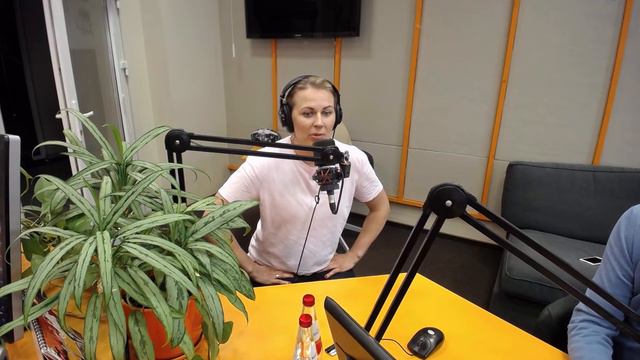 VAKARA SPORTA STUNDA: Viesos Kaspars Stupelis un Anete Jēkabsone-Žogota смотреть онлайн