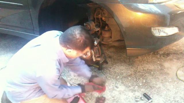 2004 Lexus RX 330 Replacing Brake Pads