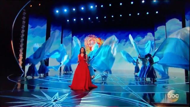 Auli'i Cravalho performs "How Far I’ll Go" from Moana @ 2017 Oscars (February 26, 2017) смотреть онлайн