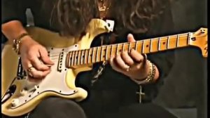 Ингви Мальмстин поливает от души - Зинчук курит в углу.