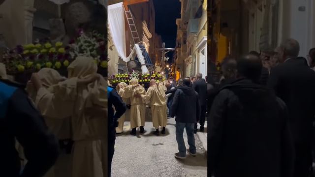 Как считаете, отличаются традиции? смотреть онлайн