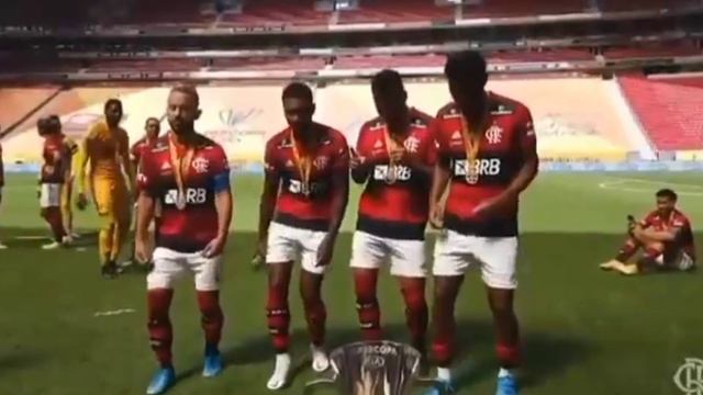 PAULO SOUSA NOVO TÉCNICO DO FLAMENGO l PARÓDIA l Se joga no passinho смотреть онлайн