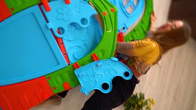 Как Маргарита и Мама Строит ДОМИК для Детей / Funny kids Margo смотреть онлайн