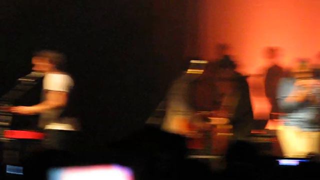 Broken Social Scene & Emily Haines - "Anthems For a Seventeen-Year-Old Girl" Live @ Sound Academy смотреть онлайн