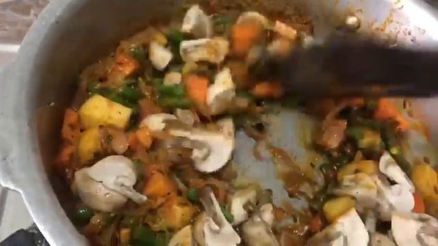 Simple Seeraga Samba Veg Biriyani/Veg Masala Pulao/Bachelor recipe veg Biriyani-Vinos Kitchen смотреть онлайн