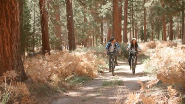 Делайте ЭТО, когда на вас смотрит молодая женщина (советы для мужчин постарше)