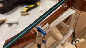 Склеил гитару, но есть один нюанс.. | Склеиваем гитару эпоксидной смолой