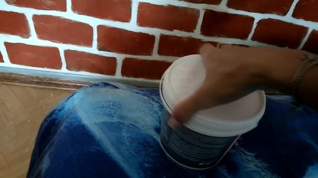 Кирпичная стена после покрытия акриловым лаком/ Brick wall after acrylic lacquer coating смотреть онлайн