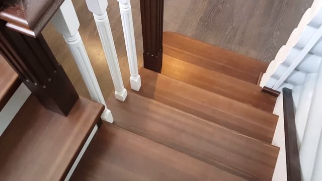 Лестница с зоной отдыха и гардеробом смотреть онлайн