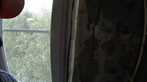 Штукатурка стены со стояками и радиаторной батареей.