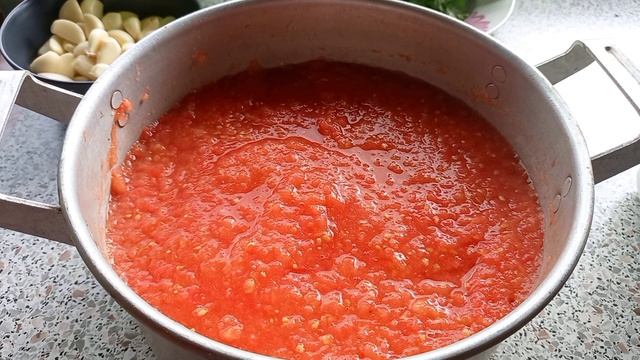 Приправа ОГОНЁК ? из свежих помидоров, или СЫРАЯ АДЖИКА. Острая приправа к мясу и просто на хлебуше смотреть онлайн