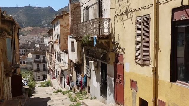 JE MANGE QUE DES TRUCS A MOINS DE 1€ A ORAN EN ALGERIE ?? смотреть онлайн
